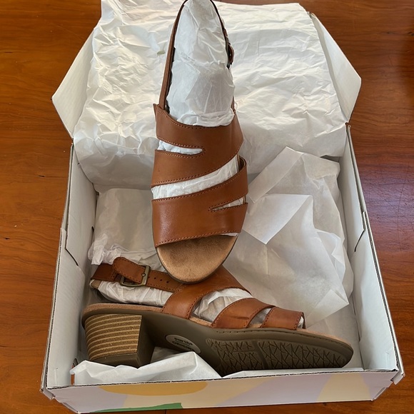 NWT Earth Origins Cathryn Saddle size 8 - Picture 2 of 9